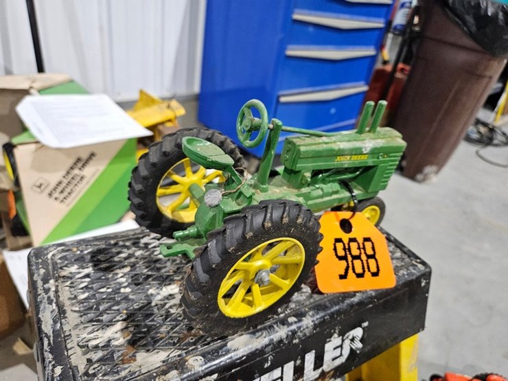 #988-•-john-deere-model-a-1/16-die-cast-toy-tractor-image-3