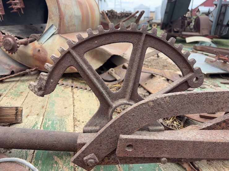 gleaner-fordson-mounted-combine-image-23