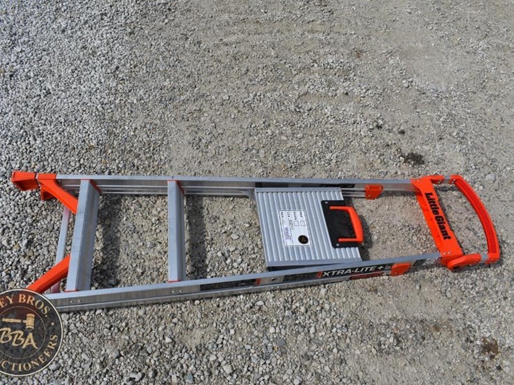 little-giant-extra-lite-step-ladder-42921-image-1