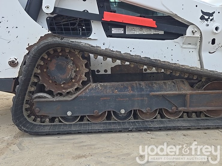 2021-bobcat-t740-image-18