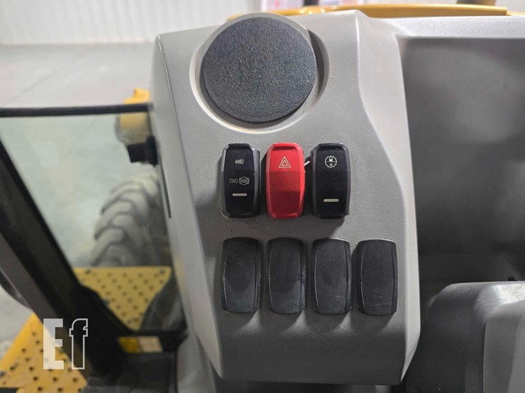 2021-caterpillar-416-image-19