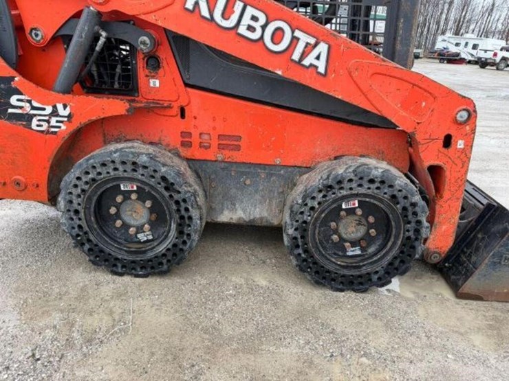 2018-kubota-ssv65-image-37