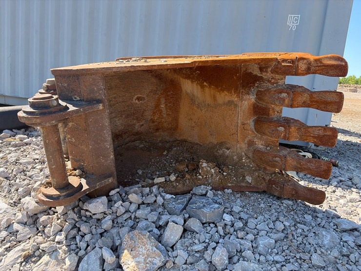 2022-volvo-ec300el-image-22