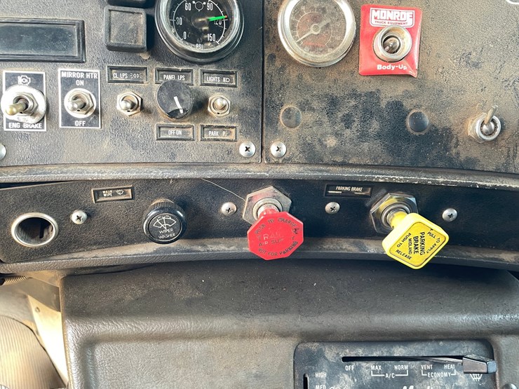 #401-•-1991-mack-rb688s-dump-truck-(has-mn-title)-image-56