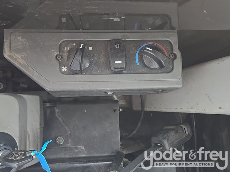 2018-caterpillar-305.5-image-94