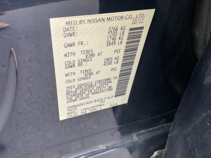 2012-nissan-titan-image-19