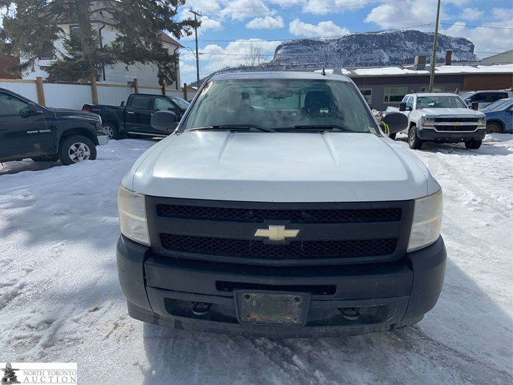 2011-chevrolet-silverado-1500-image-2