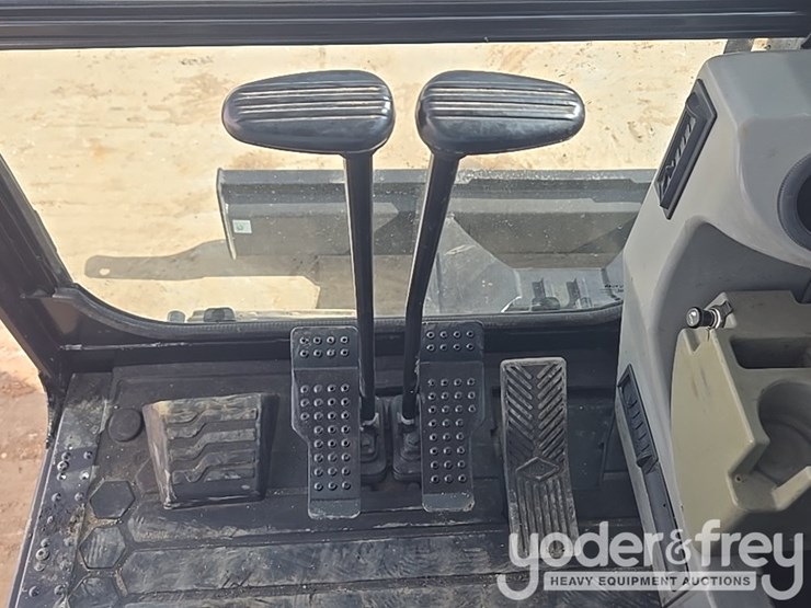 2018-caterpillar-305.5-image-100