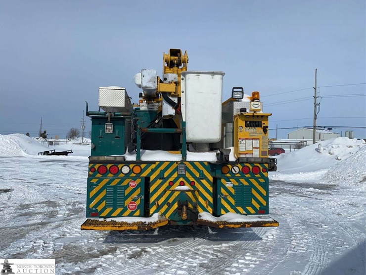 2010-freightliner-m2-106-image-5