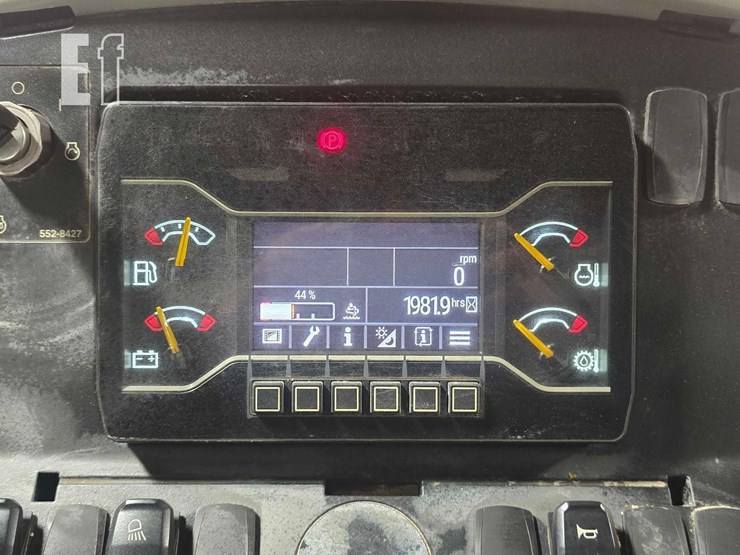 2021-caterpillar-416-image-26