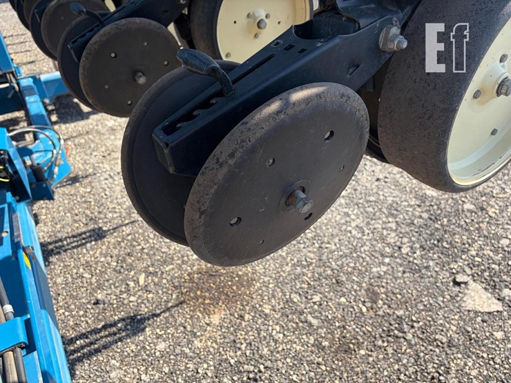 1999-kinze-2600-image-11