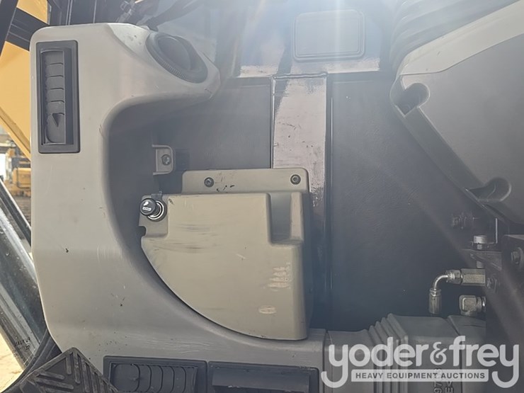 2018-caterpillar-305.5-image-101