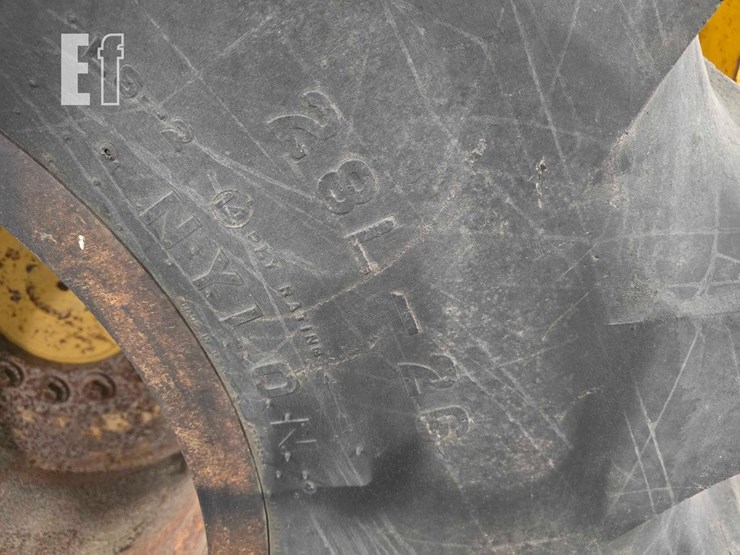 1990-deere-624e-image-24