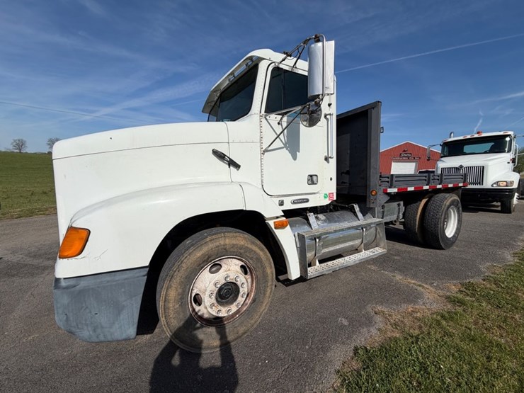 #31768-•-1998-freightliner-single-axle-truck-tractor-image-1