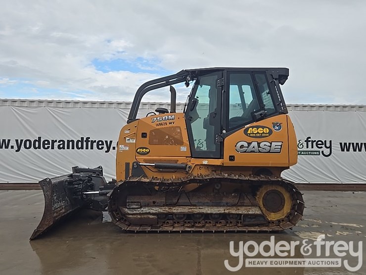 2016-case-750m-image-2