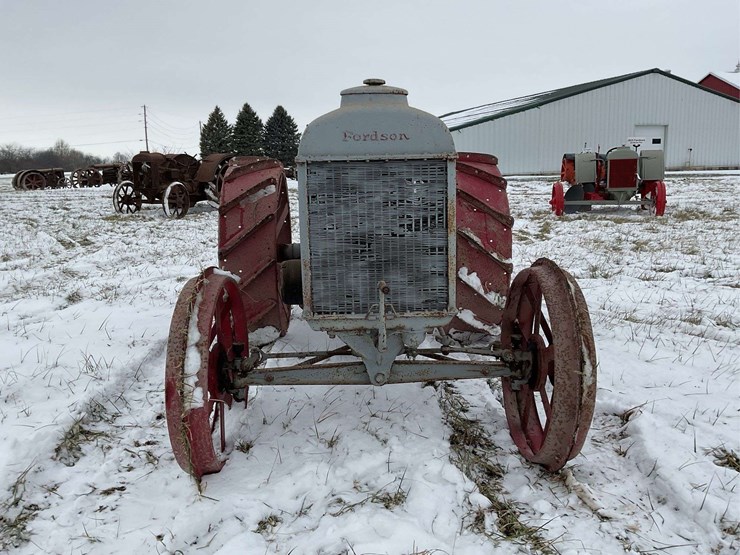 fordson-with-mounted-plow-image-5