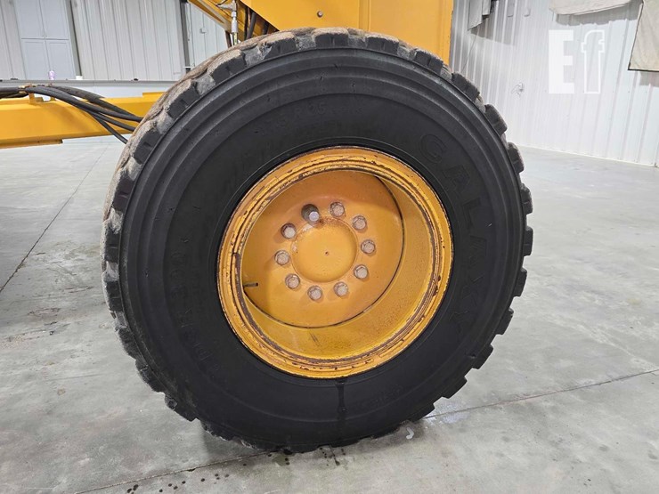 2011-caterpillar-140m2-image-30