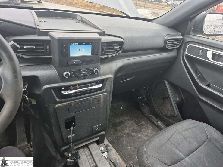 2020-ford-explorer-image-13