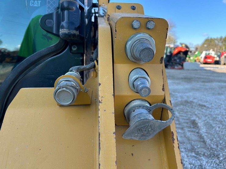 2023-caterpillar-259d3-image-11