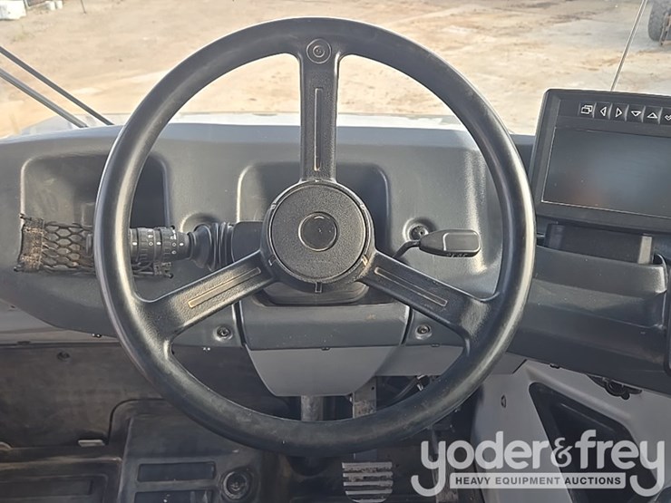 2022-deere-260e-image-125