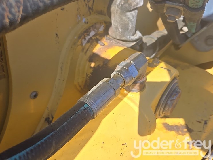 2010-deere-310sj-image-29