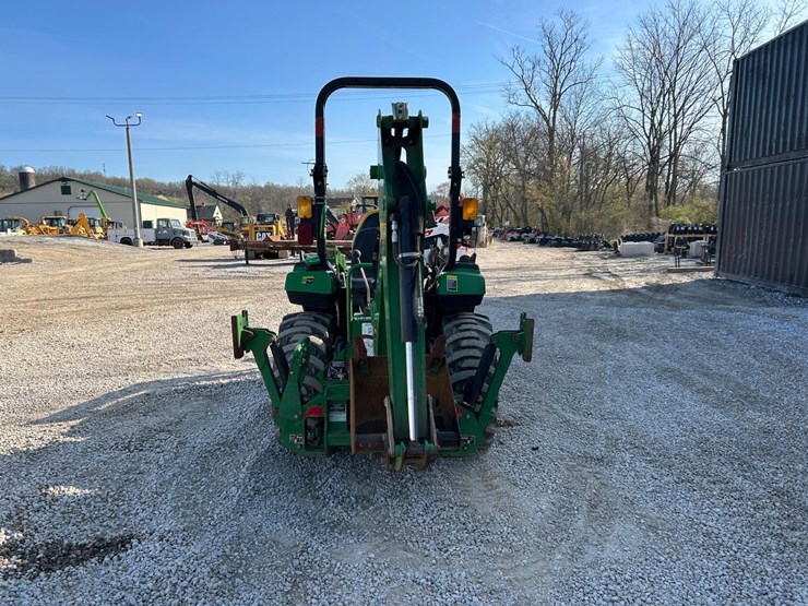 2021-john-deere-2032r-image-3