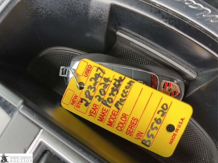 2024-porsch-macan-gts-image-14