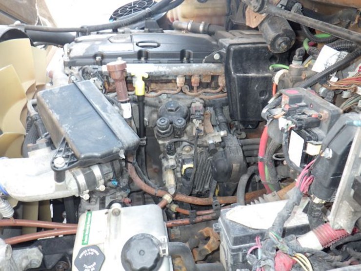 2019-freightliner-m2-106-image-17