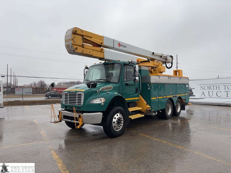 2011-freightliner-m2-106-image-1