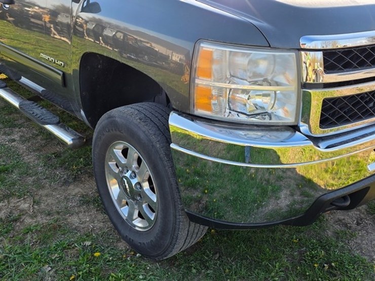 2011-chevrolet-2500-image-32