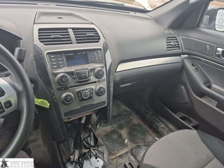 2014-ford-explorer-image-13