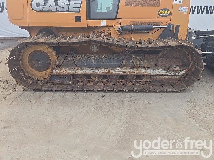 2016-case-750m-image-16