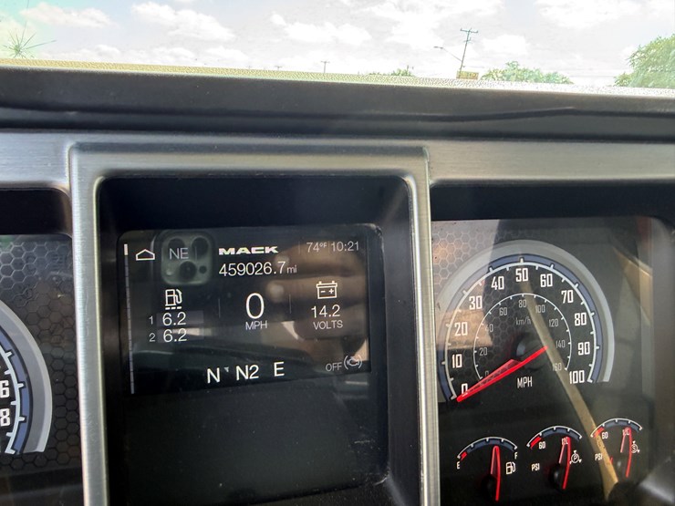 2019-mack-pinnacle-image-20