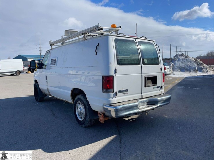 2011-ford-cargo-image-7