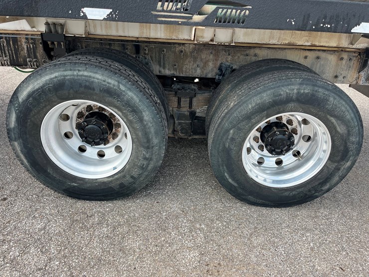 2020-freightliner-m2-106-image-13