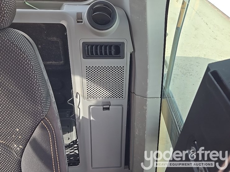 2019-caterpillar-336-image-147