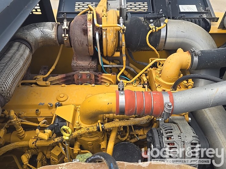 2017-deere-210g-lc-image-81