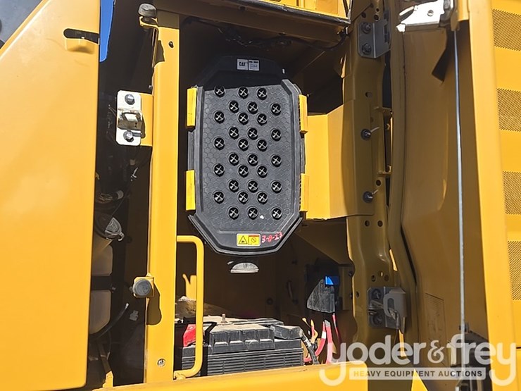 2019-caterpillar-336-image-35