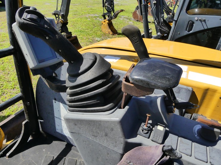 2015-caterpillar-303-image-14