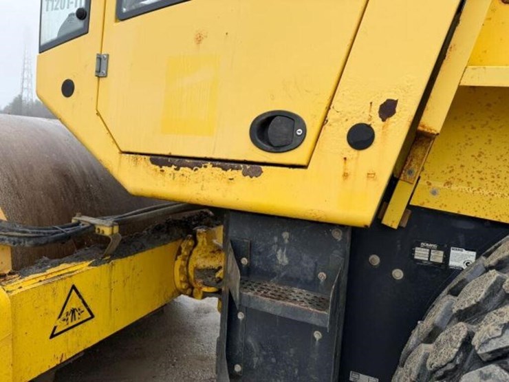 2011-bomag-bw211d-40-image-42