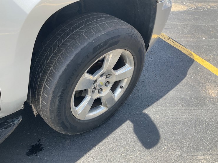 2011-chevrolet-tahoe-image-14