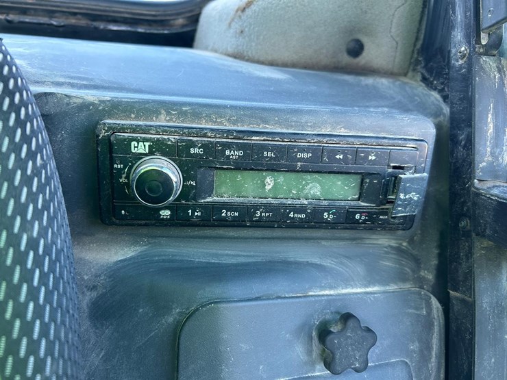 2023-caterpillar-259d3-image-28