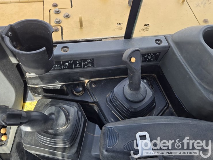 2019-caterpillar-d6-lgp-image-71