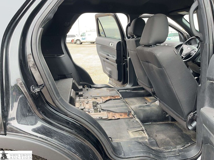 2017-ford-explorer-image-19