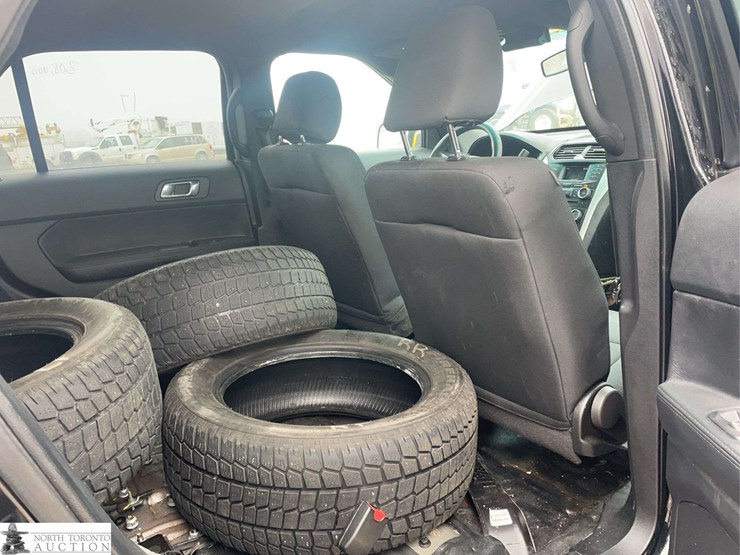 2017-ford-explorer-image-23