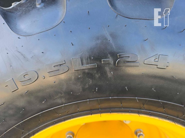 2023-deere-320-p-tier-image-30