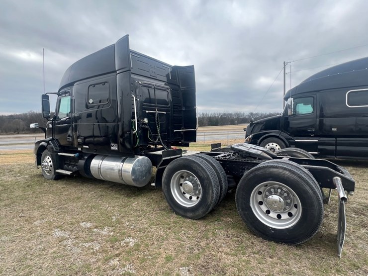 #31955-•-2012-volvo-vnl-tandem-axle-truck-tractor-image-4