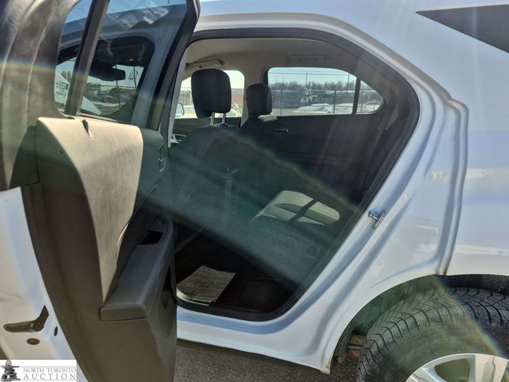 2016-chevrolet-equinox-ls-image-15