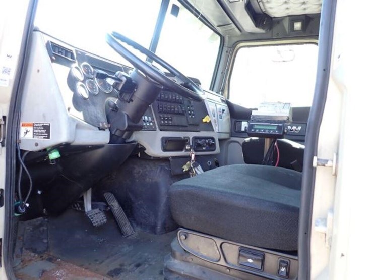 2017-western-star-4700sb-image-11