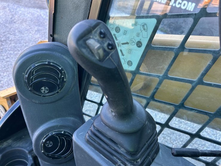 2023-caterpillar-259d3-image-24